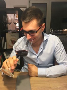 Sebastian Zeman bei der Weinprobe